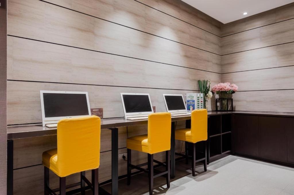 New International Expo Center Yushan Road Yuanshen Sports Hotel Shanghai