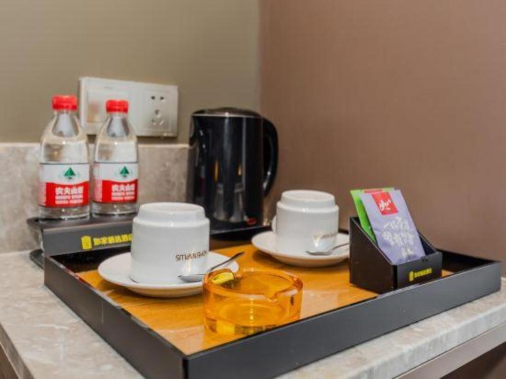 Hotel New International Expo Center Yushan Road Yuanshen Sports 3*