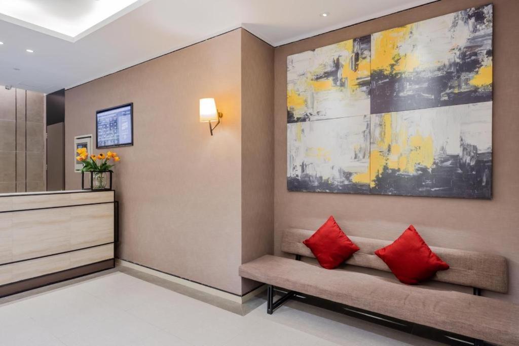 Hotel New International Expo Center Yushan Road Yuanshen Sports 3*