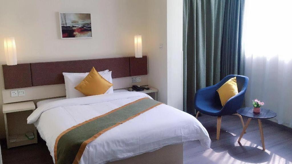 New International Expo Center Yushan Road Yuanshen Sports 3*