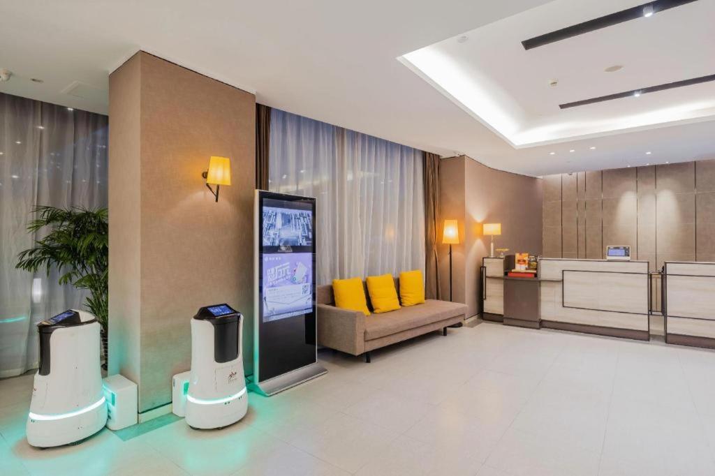New International Expo Center Yushan Road Yuanshen Sports 3*