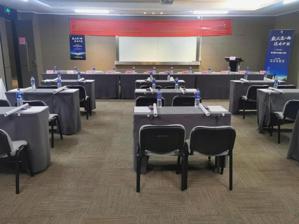 New International Expo Center Yushan Road Yuanshen Sports Shanghai