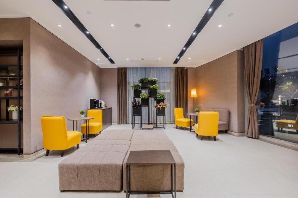 Hotel New International Expo Center Yushan Road Yuanshen Sports 3*