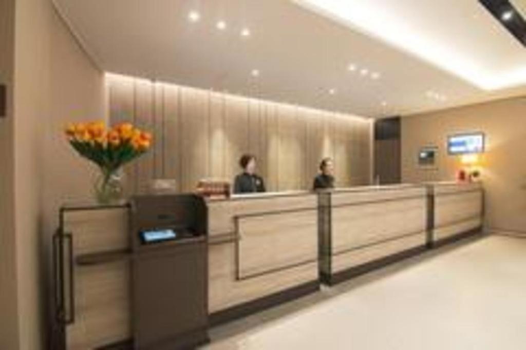 New International Expo Center Yushan Road Yuanshen Sports 3* Shanghai