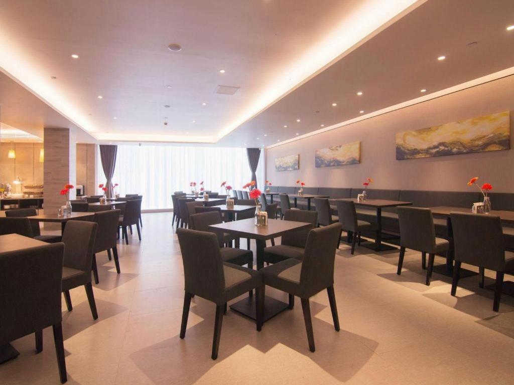 New International Expo Center Yushan Road Yuanshen Sports Hotel 3*