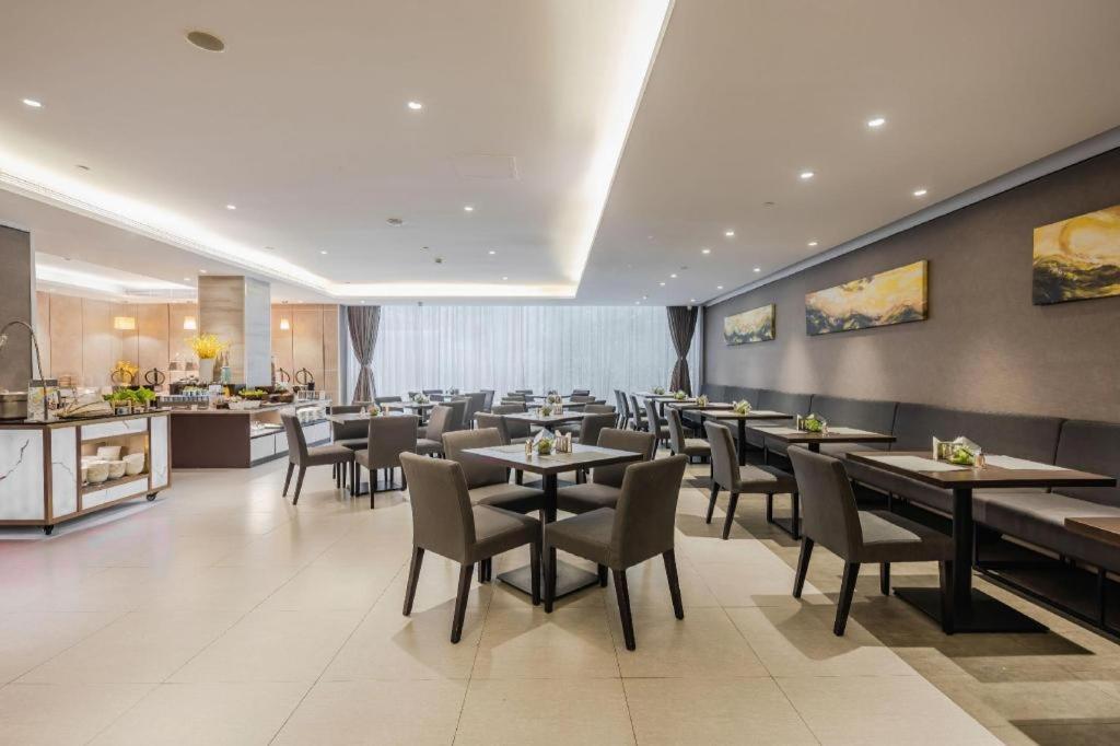 New International Expo Center Yushan Road Yuanshen Sports Hotel Shanghai