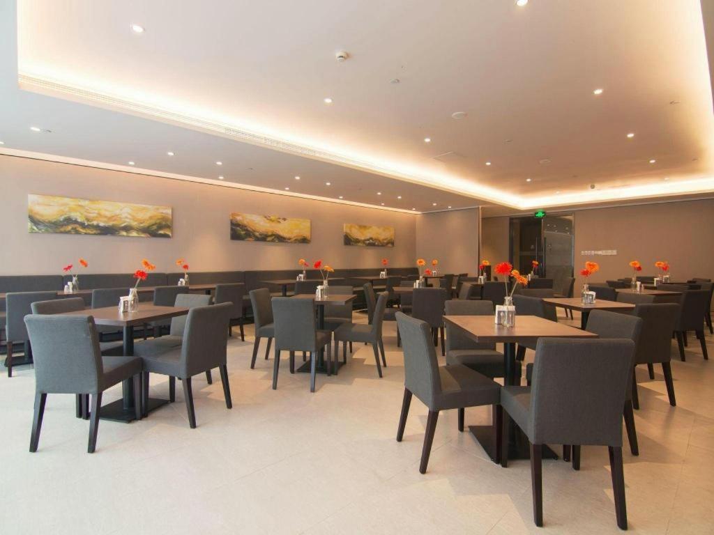 New International Expo Center Yushan Road Yuanshen Sports 3* Shanghai