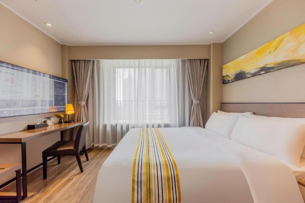Hotel New International Expo Center Yushan Road Yuanshen Sports 3*