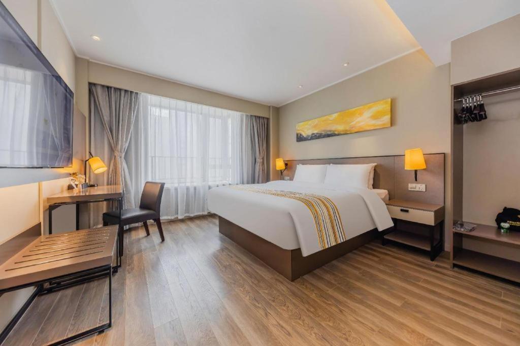 New International Expo Center Yushan Road Yuanshen Sports 3*